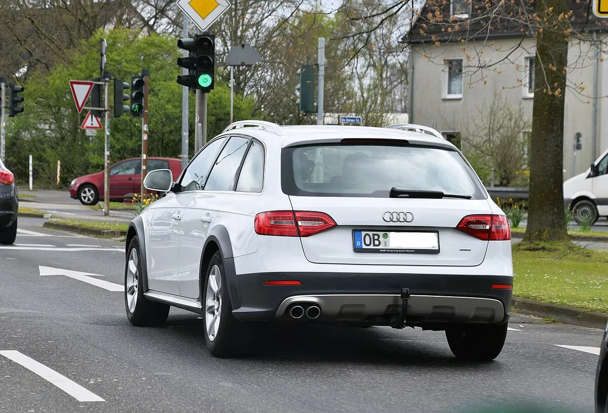 Audi A4 allroad 2019 2.0 AMT 4WD wagon 5 doors - Image 8