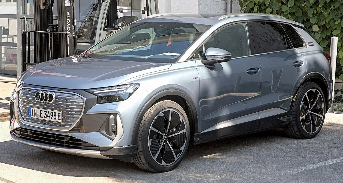 Audi Q4 e-tron 2025 - Image 2