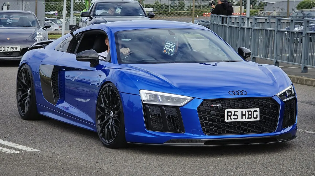 Audi R8 V10 PLUS 2025 - Image 5