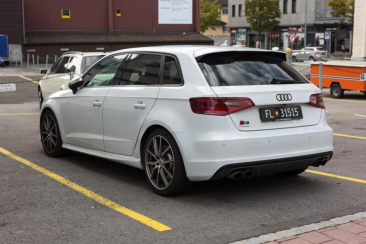 Audi S3 2013 2.0 TFSI MT quattro Hatchback 3-doors - Image 3