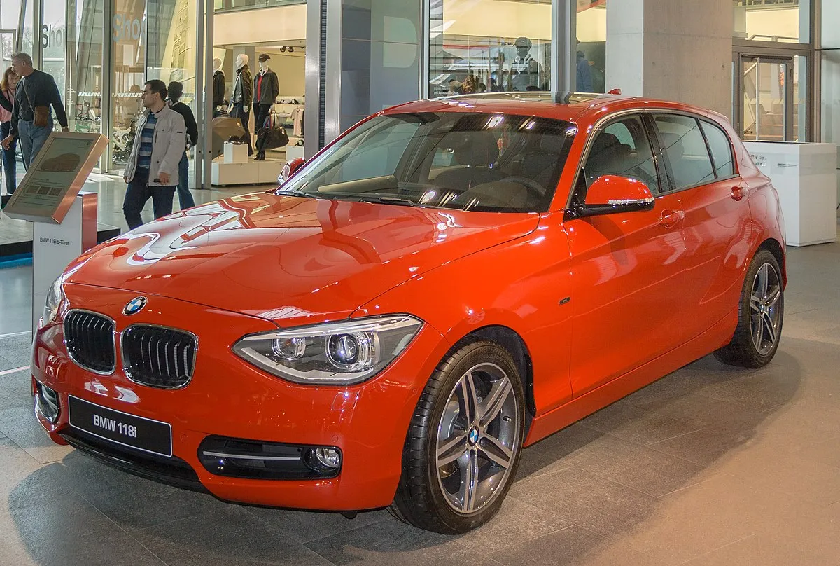 BMW 118i 2025 - Image 1