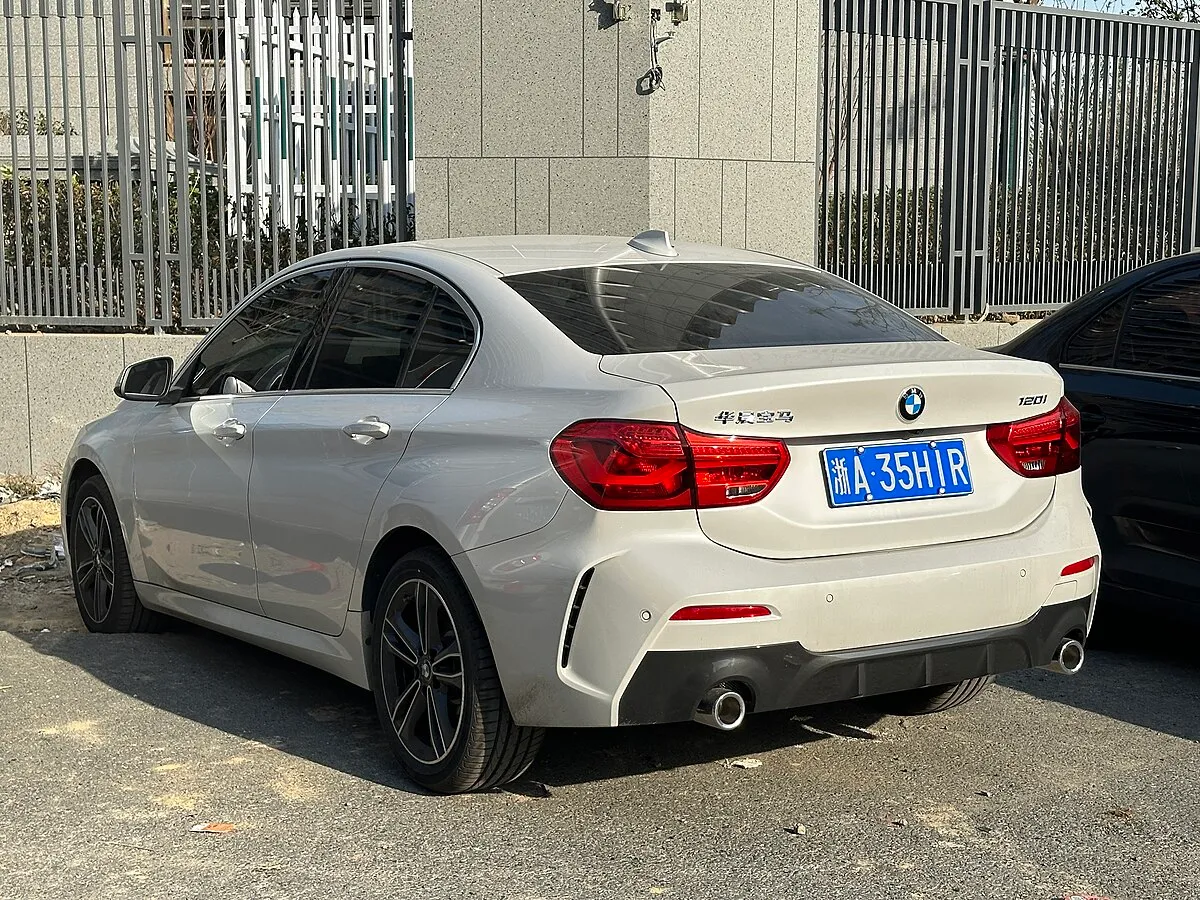 BMW 118i 2025 - Image 9