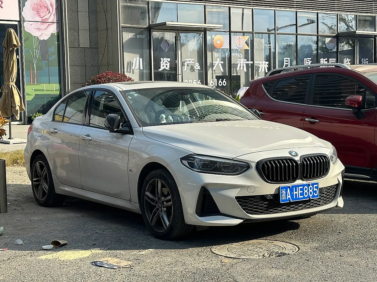 BMW 120i 2025 - Image 10
