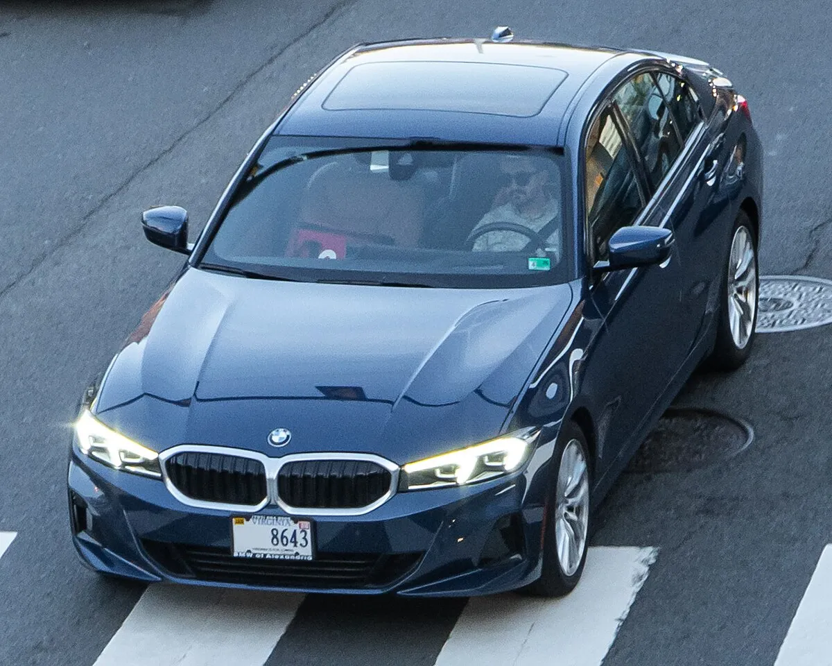 BMW 330i 2025 - Image 3