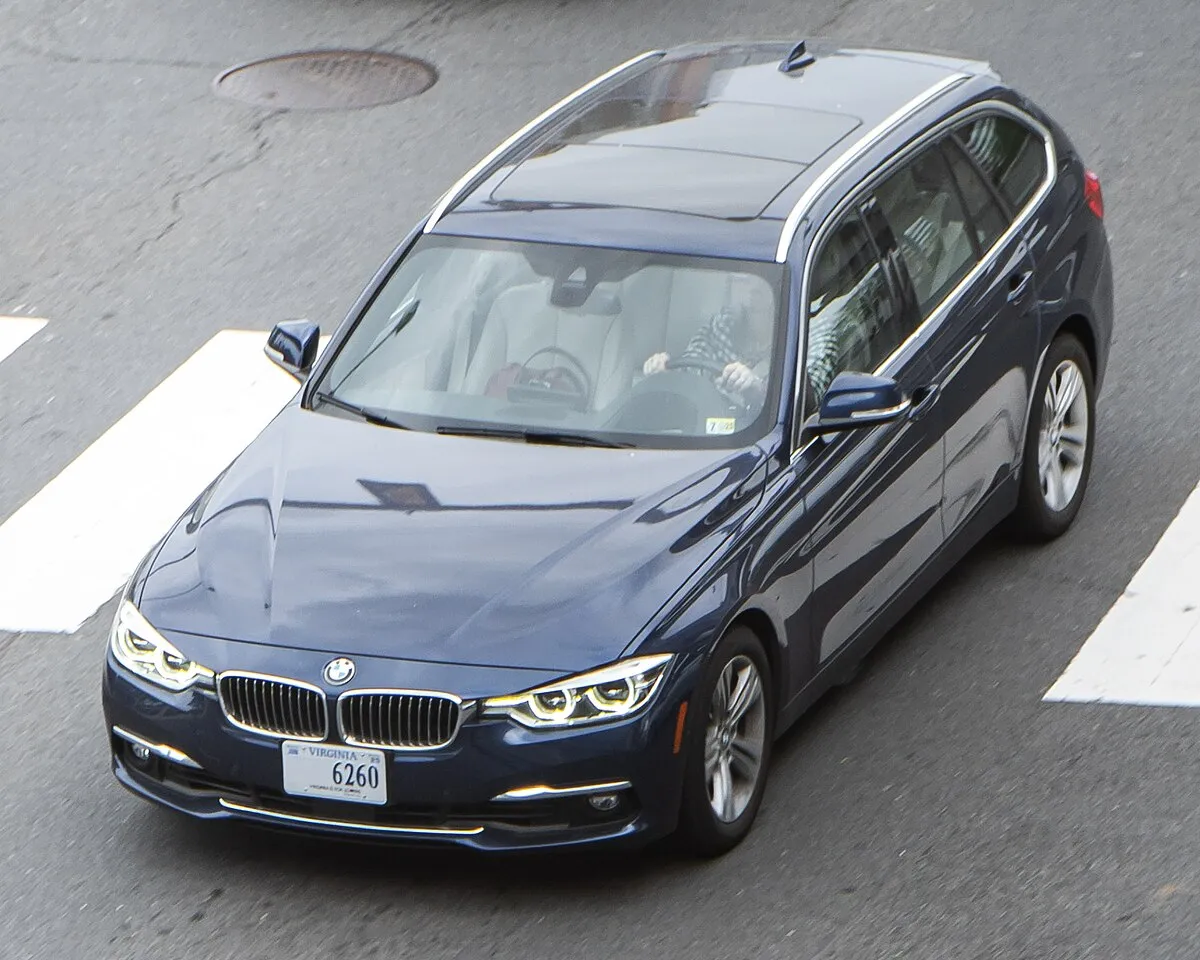 BMW 330i 2025 - Image 5