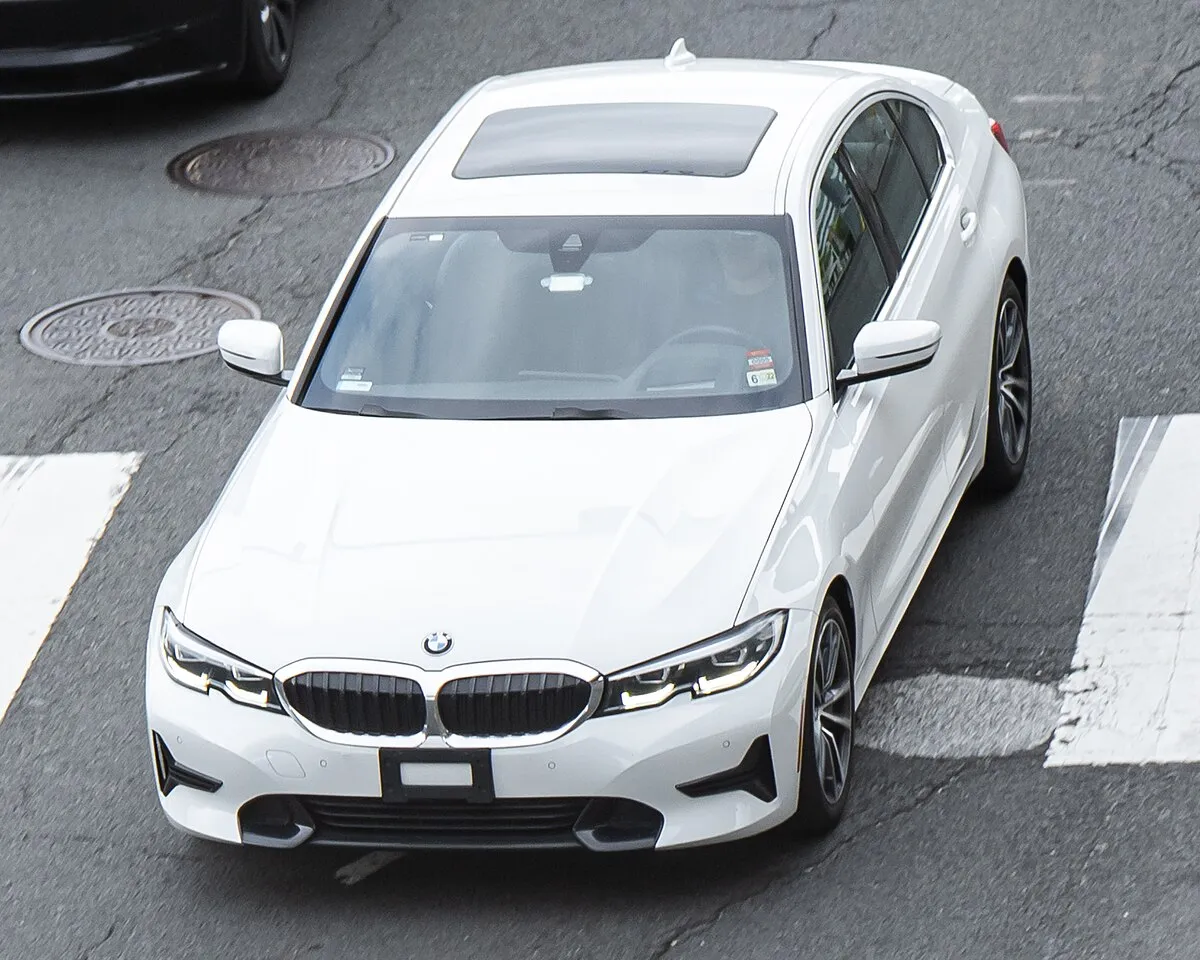 BMW 330i 2025 - Image 6