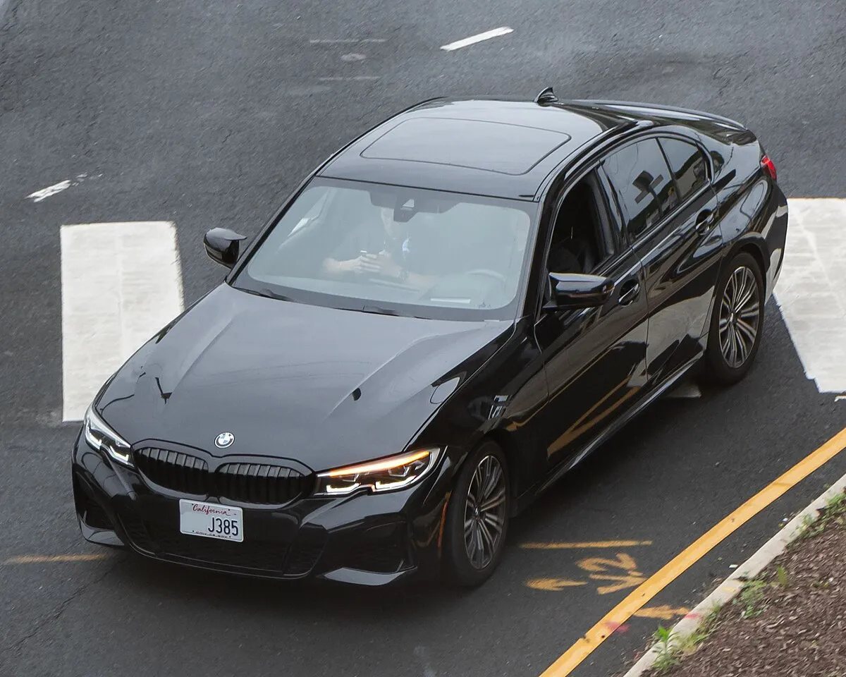 BMW 330i 2025 - Image 7