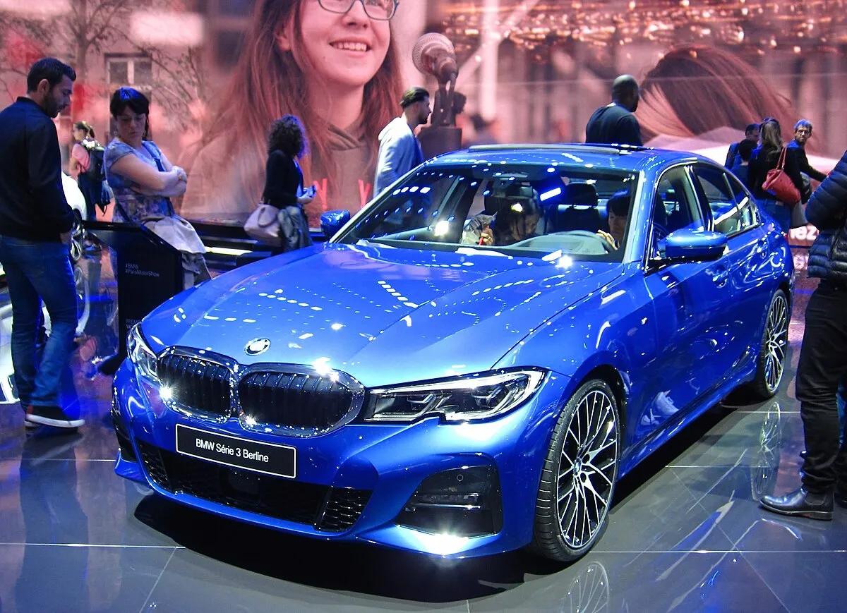 BMW 330i 2025 - Image 8