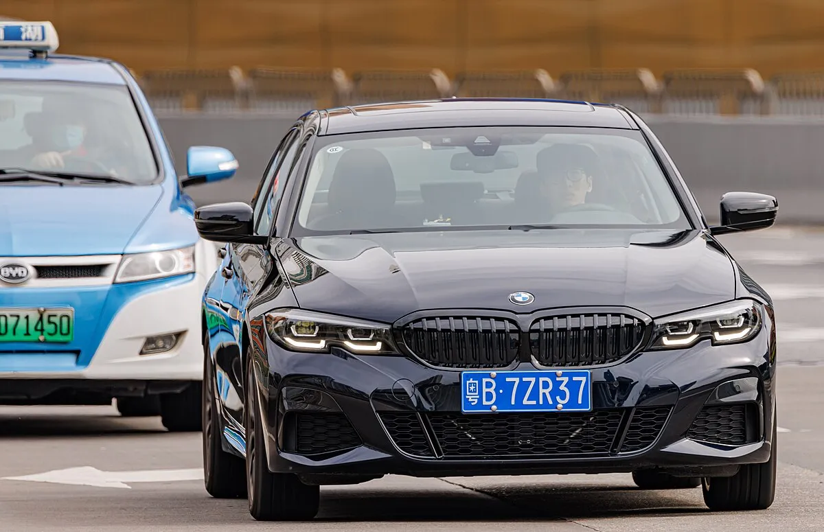 BMW 330i 2025 - Image 9