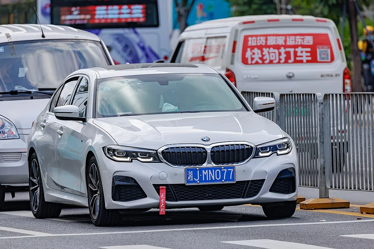 BMW 330i 2025 - Image 10