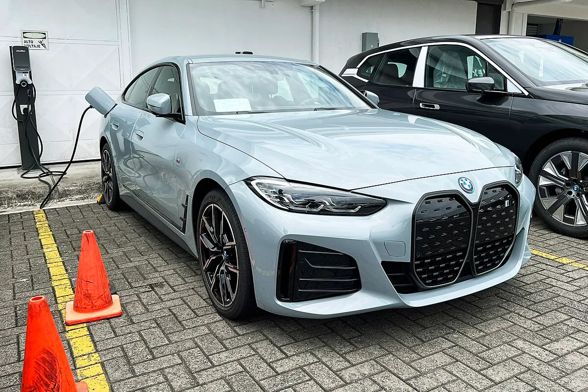 BMW BMW i4 2025 BMW i4 eDrive35 (BEV) - Image 10