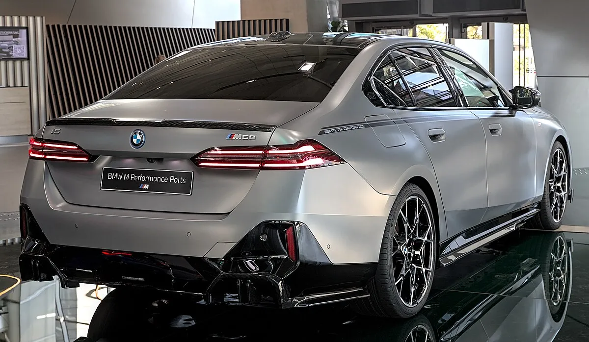 BMW BMW i5 2025 BMW i5 eDrive40 (BEV) - Image 2