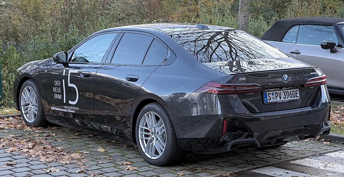 BMW BMW i5 2025 BMW i5 eDrive40 (BEV) - Image 3