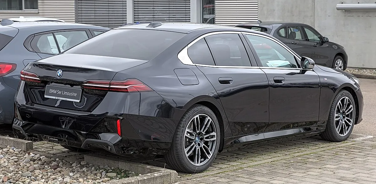 BMW BMW i5 2025 BMW i5 eDrive40 (BEV) - Image 4