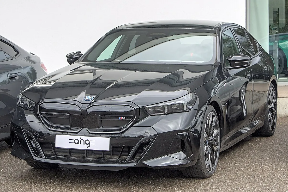 BMW BMW i5 2025 BMW i5 eDrive40 (BEV) - Image 6