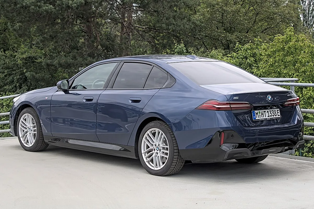 BMW BMW i5 2025 BMW i5 eDrive40 (BEV) - Image 8