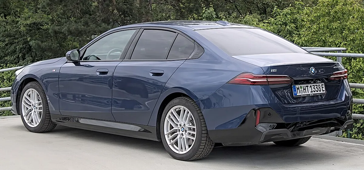 BMW BMW i5 2025 BMW i5 eDrive40 (BEV) - Image 9