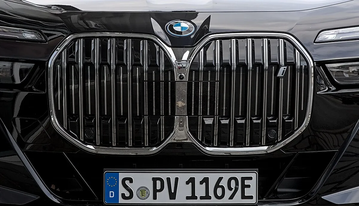 BMW BMW i7 2025 BMW i7 xDrive60 Pure Excellence BEV - Image 2