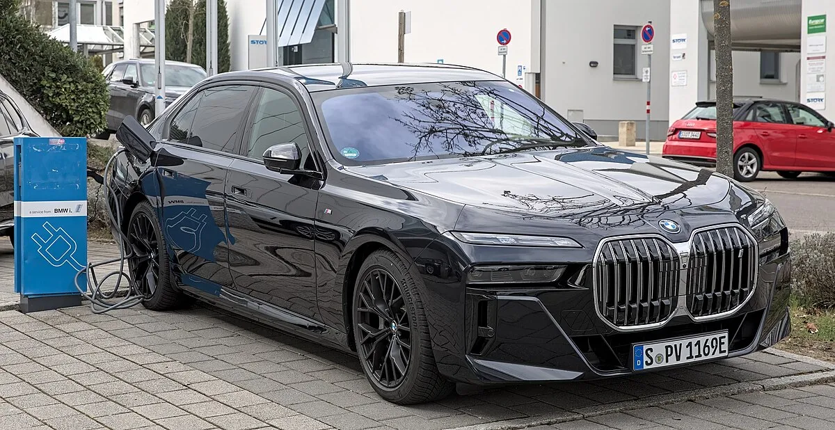 BMW BMW i7 2025 BMW i7 xDrive60 Pure Excellence BEV - Image 3