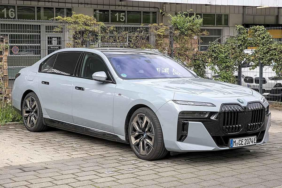 BMW BMW i7 2025 BMW i7 xDrive60 Pure Excellence BEV - Image 5