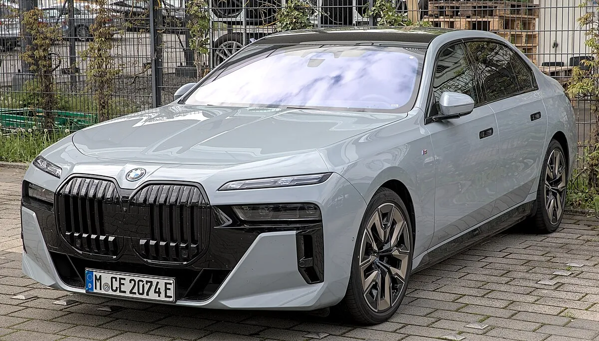 BMW BMW i7 2025 BMW i7 xDrive60 Pure Excellence BEV - Image 7