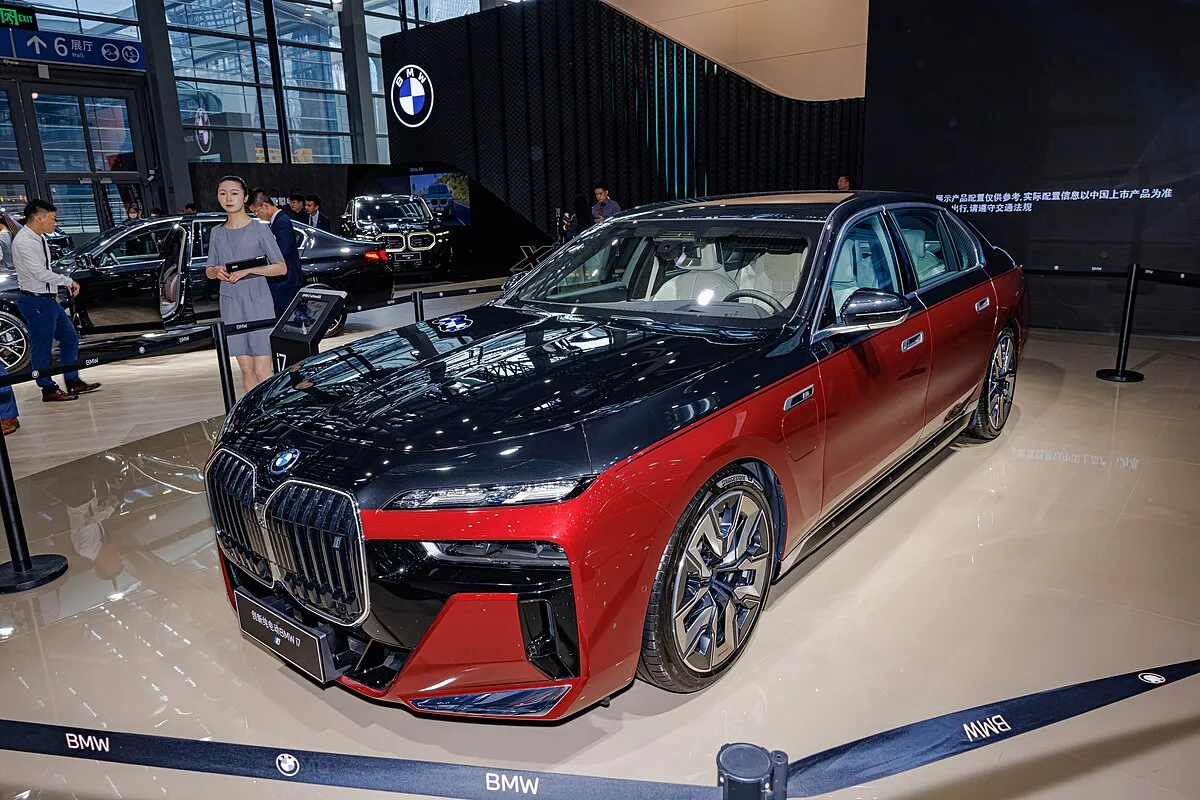 BMW BMW i7 2025 BMW i7 xDrive60 Pure Excellence BEV - Image 9