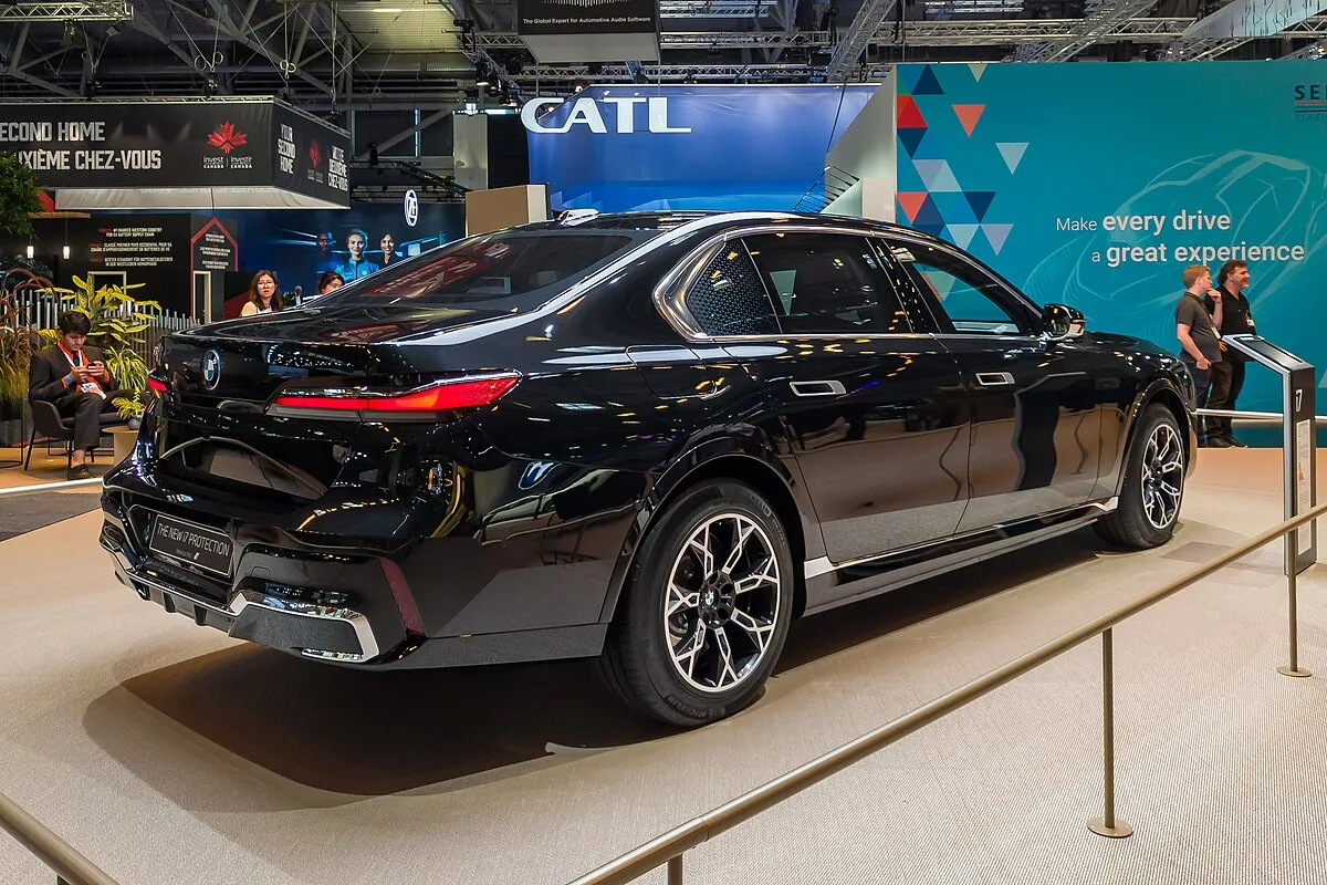 BMW BMW i7 2025 BMW i7 xDrive60 Pure Excellence BEV - Image 10