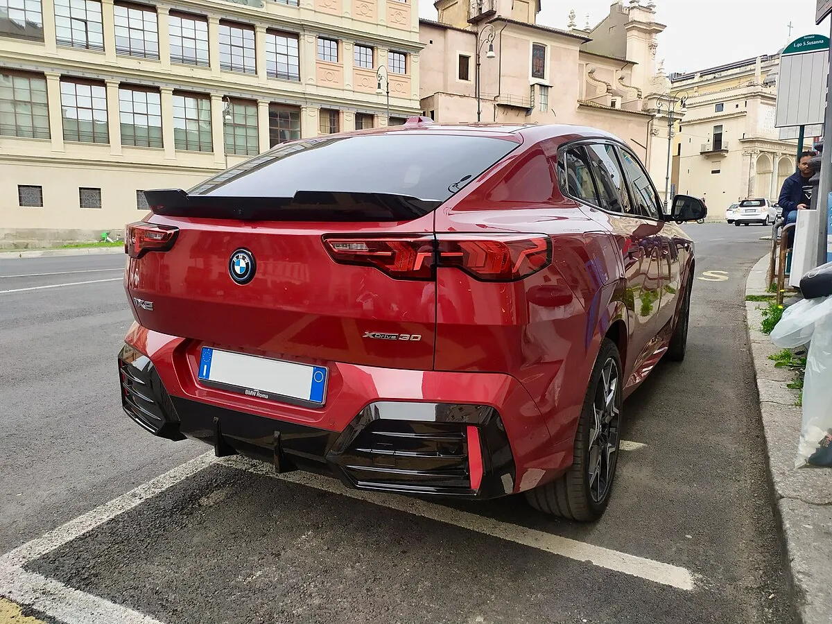 BMW BMW iX2 2025 BMW iX2 eDrive20 M Sport - Image 4