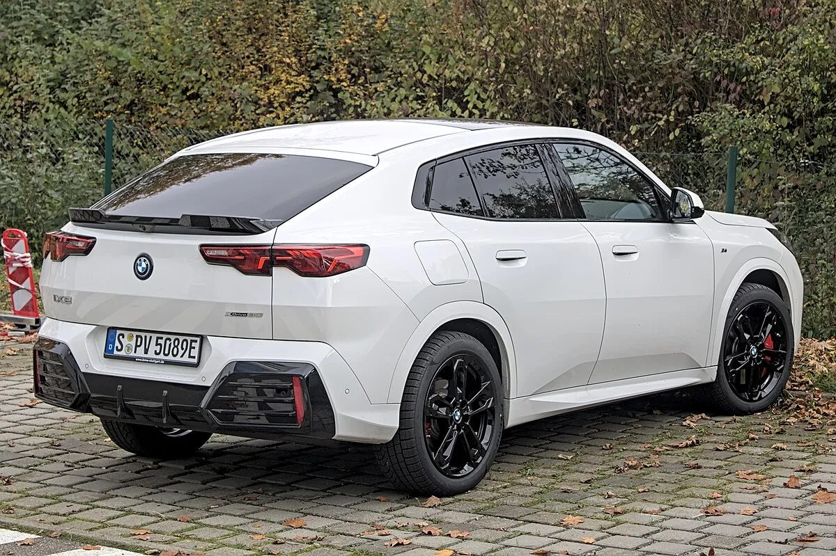 BMW BMW iX2 2025 BMW iX2 eDrive20 M Sport - Image 9