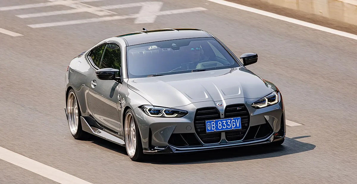 BMW M4 COMPETITION 2025 - Image 2