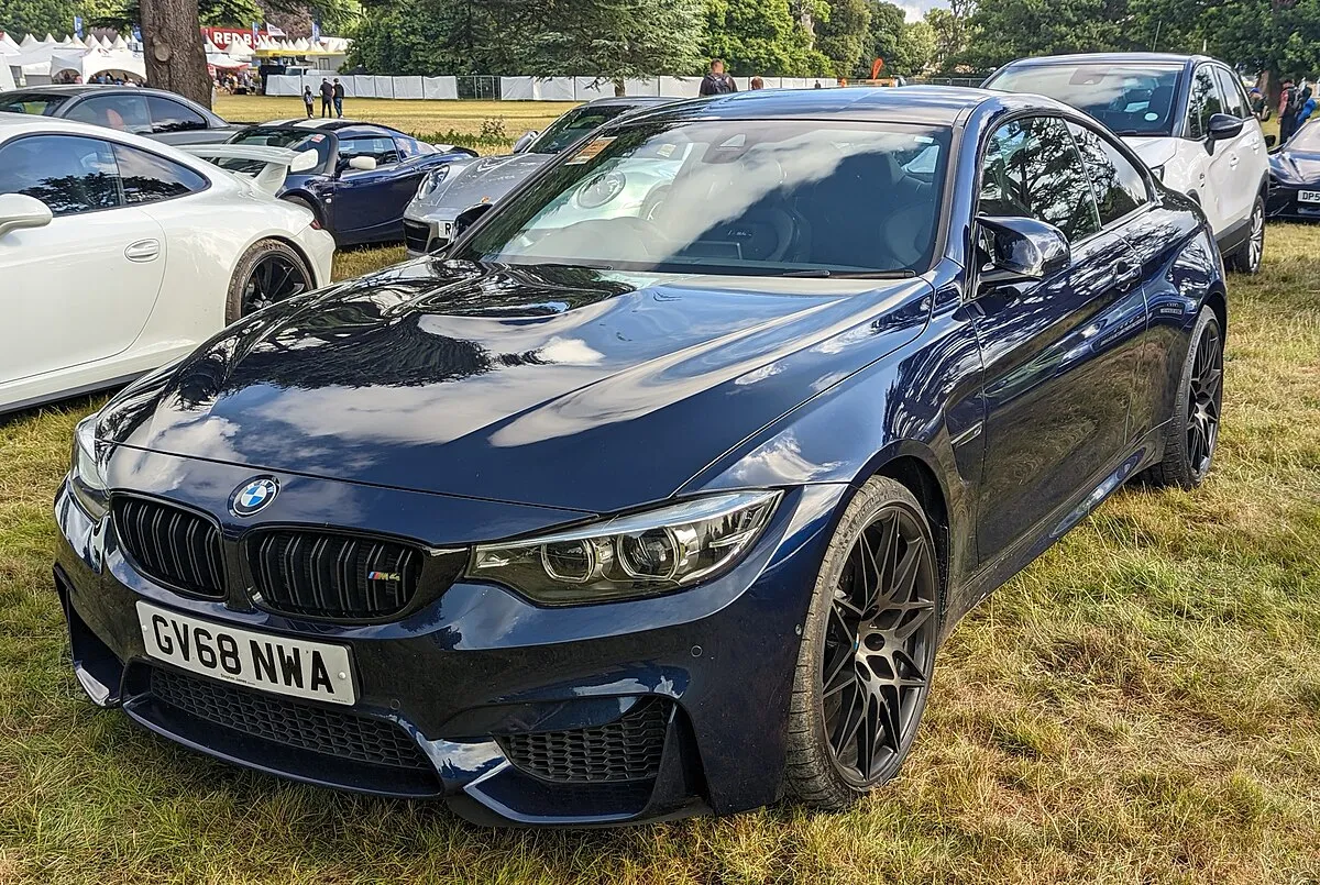 BMW M4 COMPETITION 2025 - Image 6