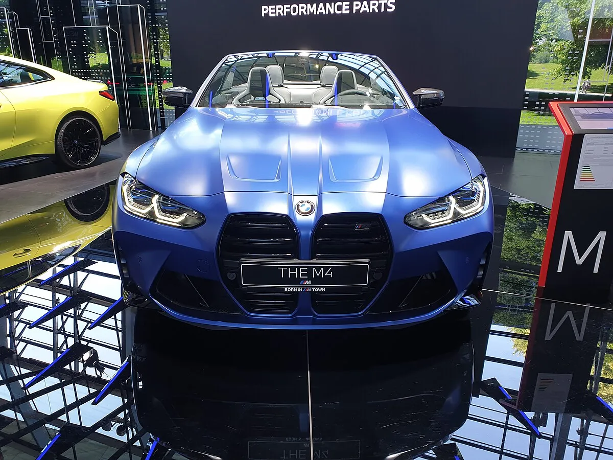 BMW M4 COMPETITION 2025 - Image 8