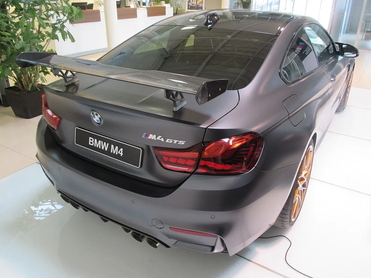 BMW M4 GTS 2025 - Image 2
