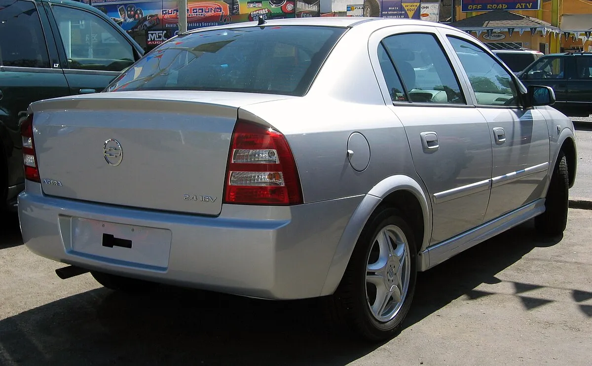 Chevrolet Astra 2003 1.8 Flexfuel MT Hatchback 3-doors - Image 2