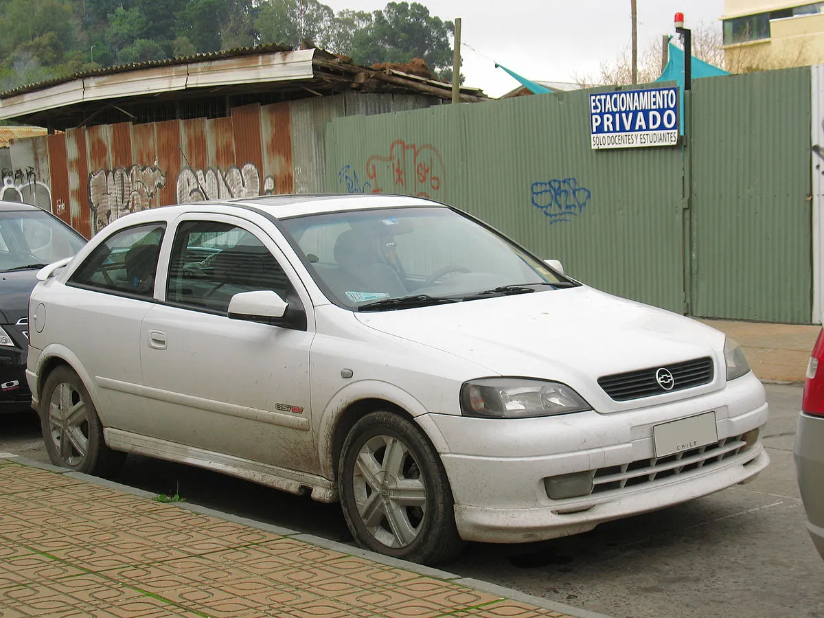 Chevrolet Astra 2003 1.8 Flexfuel MT Hatchback 3-doors - Image 6