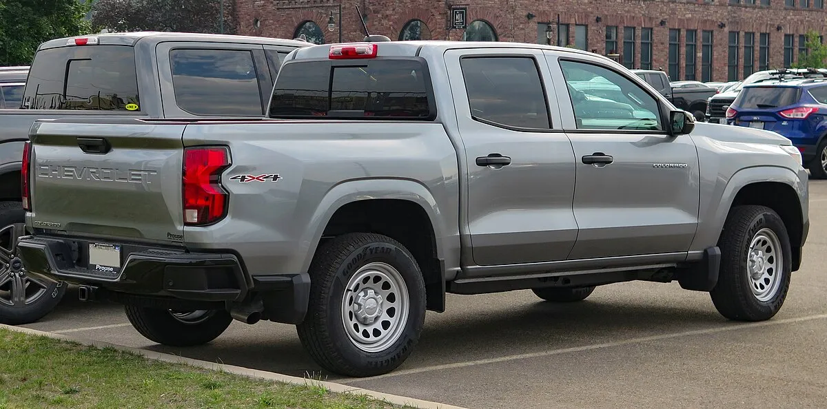Chevrolet Colorado WT 2025 - Image 2