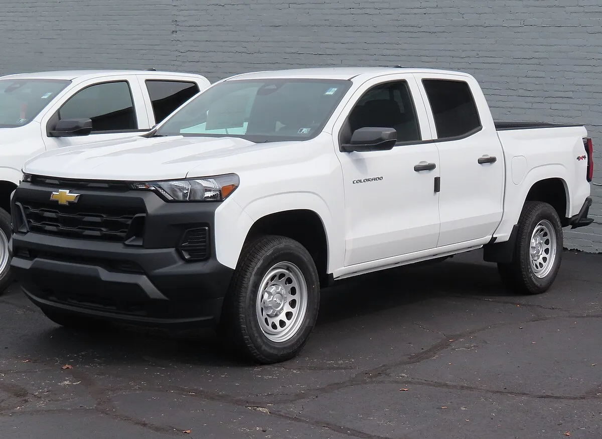 Chevrolet Colorado WT 2025 - Image 3