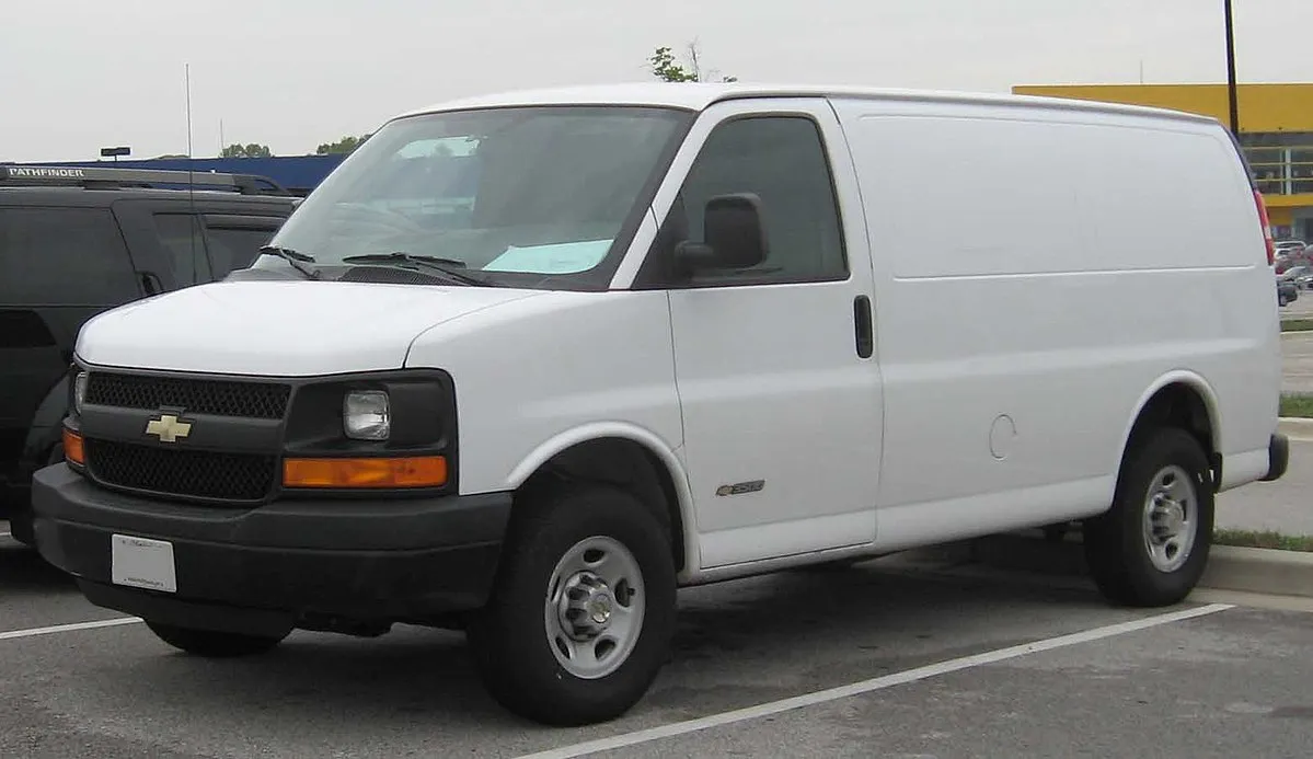 Chevrolet Express 2003 4.3 AT 1500 Minivan - Image 1
