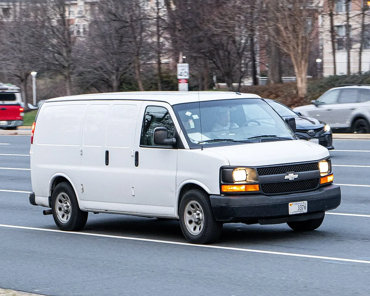 Chevrolet Express 2003 4.3 AT 1500 Minivan - Image 4