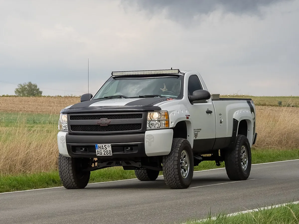 Chevrolet Silverado 2025 - Image 1