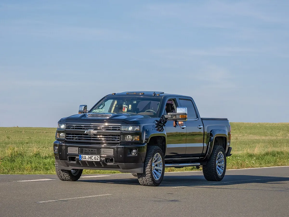 Chevrolet Silverado 2025 - Image 2