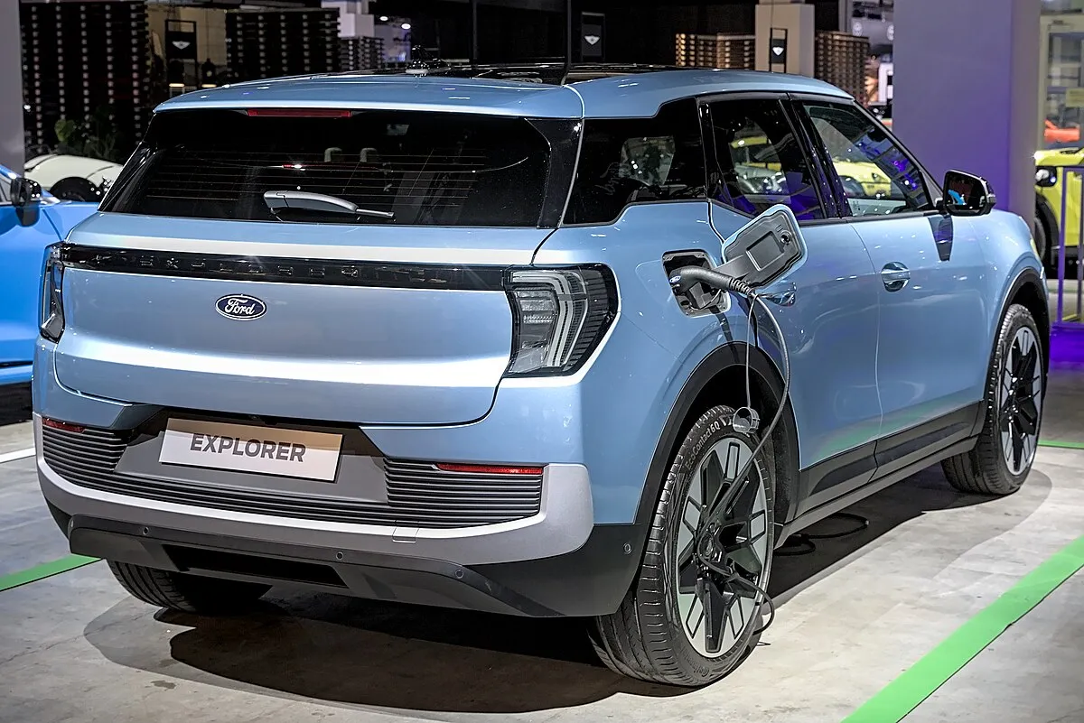 Ford Explorer (2024) 2025 - Image 2