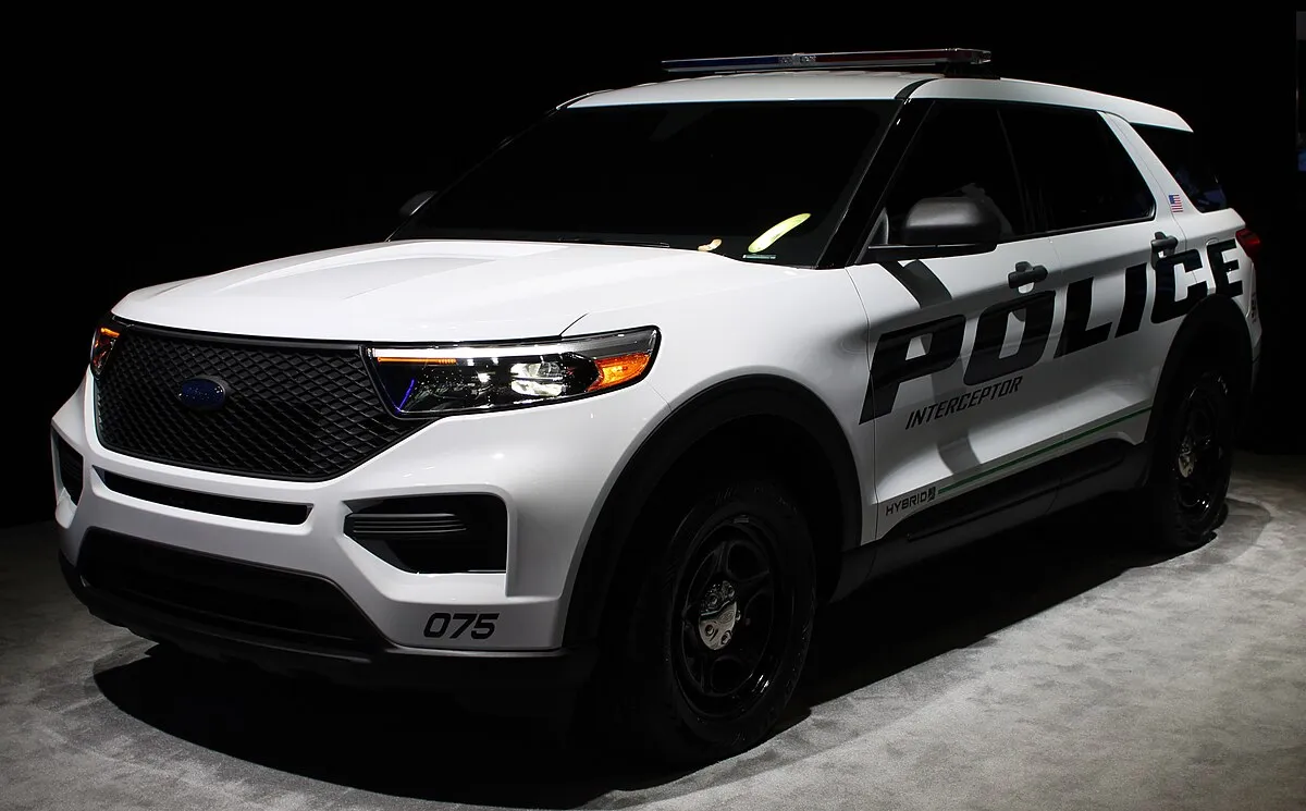 Ford Explorer Hybrid 2025 - Image 1