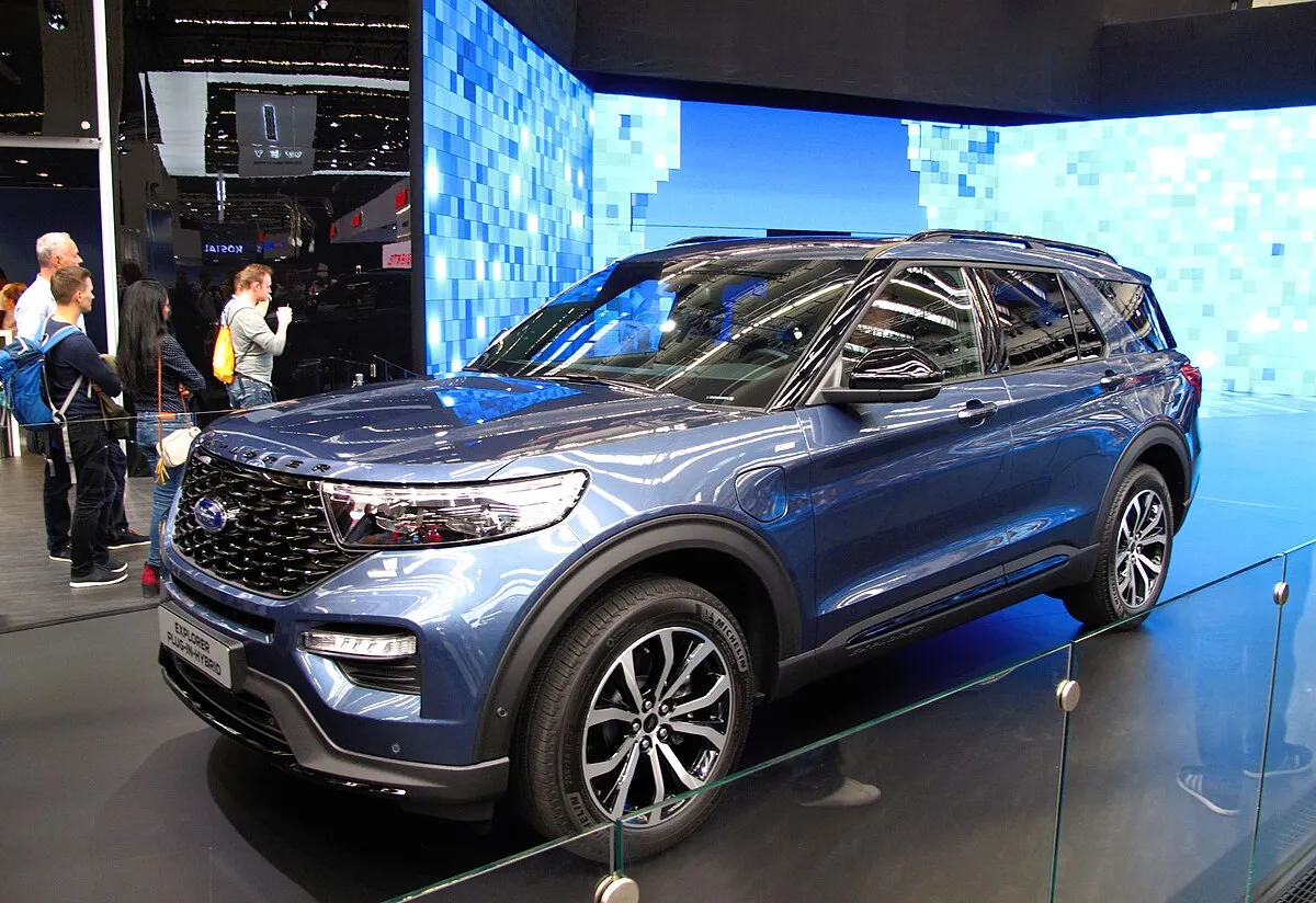 Ford Explorer Hybrid 2025 - Image 8