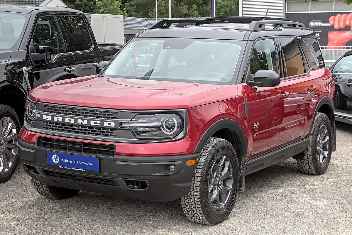 Ford Ford Bronco 2024 Ford Bronco Outer Banks w/ Sasquatch Package - Image 2