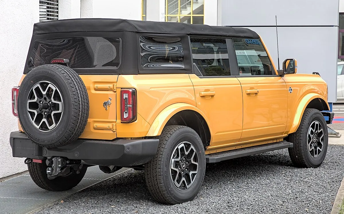 Ford Ford Bronco 2024 Ford Bronco Outer Banks w/ Sasquatch Package - Image 4