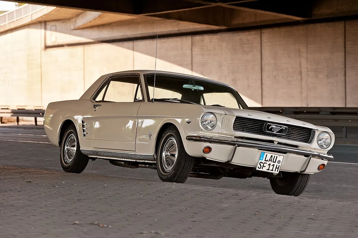 Ford Ford Mustang 2024 Ford Mustang 2.3 EcoBoost Premium AT Fastback - Image 4