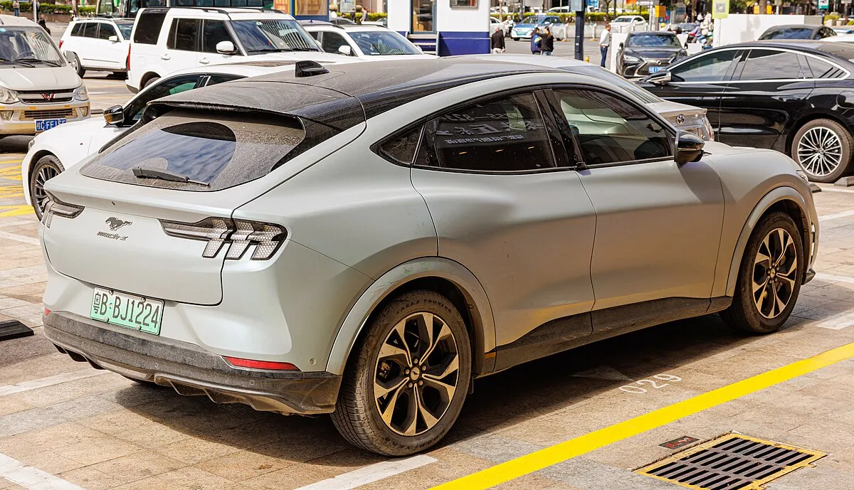 Ford Mustang Mach-E 2025 - Image 8