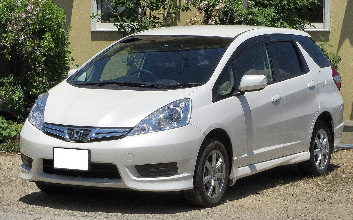 Honda Fit Shuttle 2013 1.3 Hybrid CVT wagon - Image 1