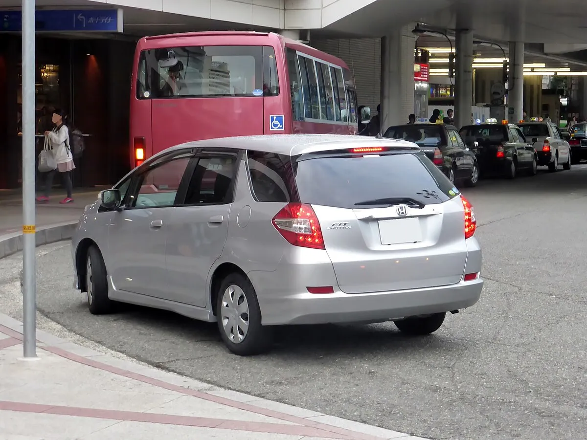 Honda Fit Shuttle 2013 1.3 Hybrid CVT wagon - Image 3